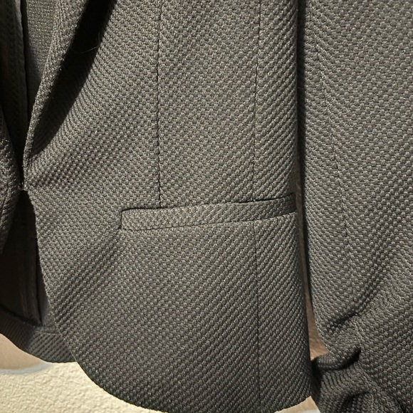 Amanda + Chelsea Black Grid Textured Breathable Cropped Blazer - Picture 3 of 7